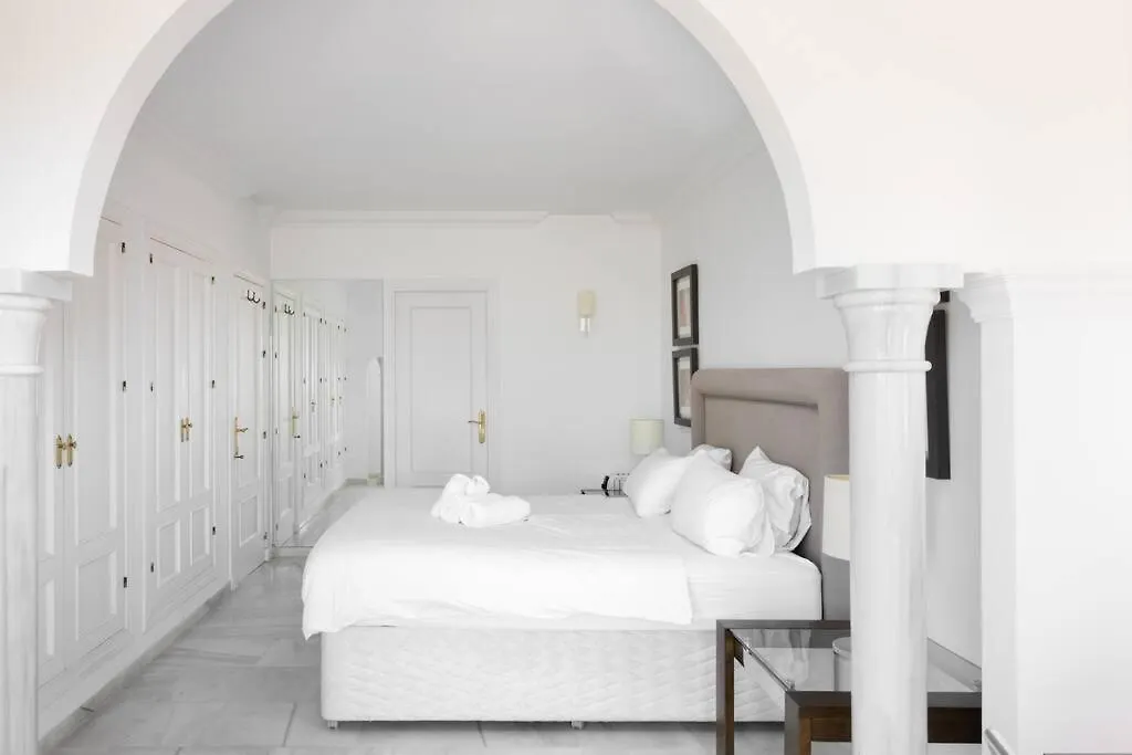 2 Bed Apartment In Magna Marbella With Sea Views スペイン