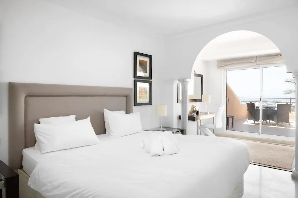 2 Bed Apartment In Magna Marbella With Sea Views スペイン