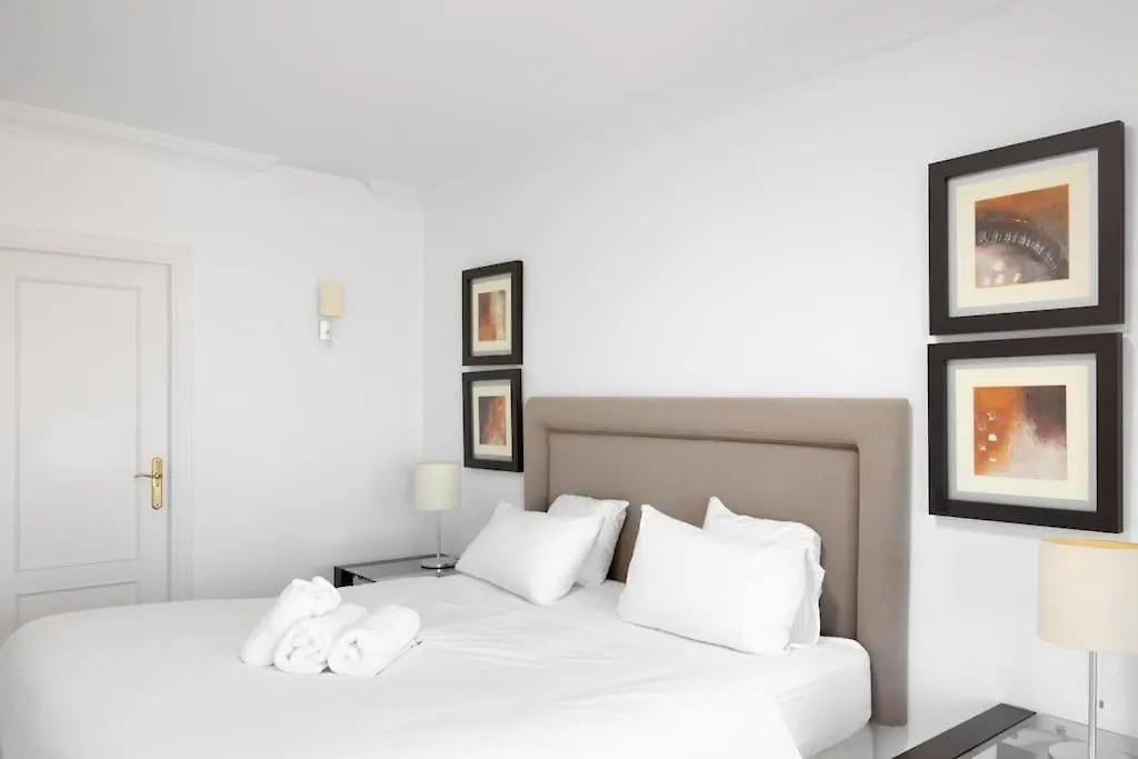 2 Bed Apartment In Magna Marbella With Sea Views 0*,  スペイン