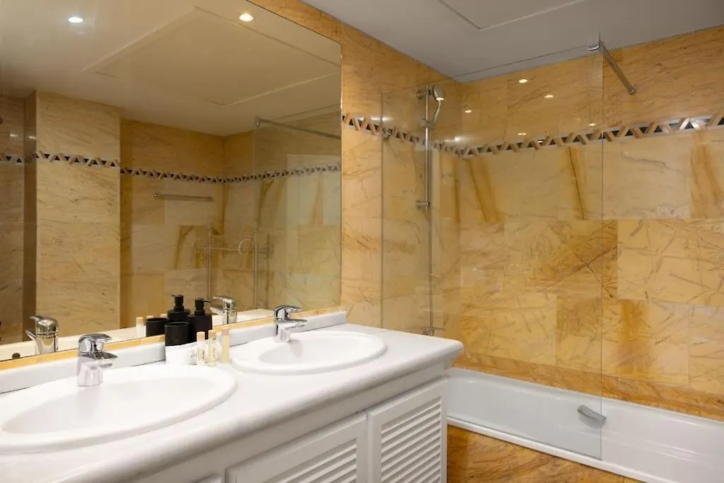 2 Bed Apartment In Magna Marbella With Sea Views